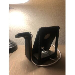 Alternative view of iPhone i Apple Watch stalak za punjenje