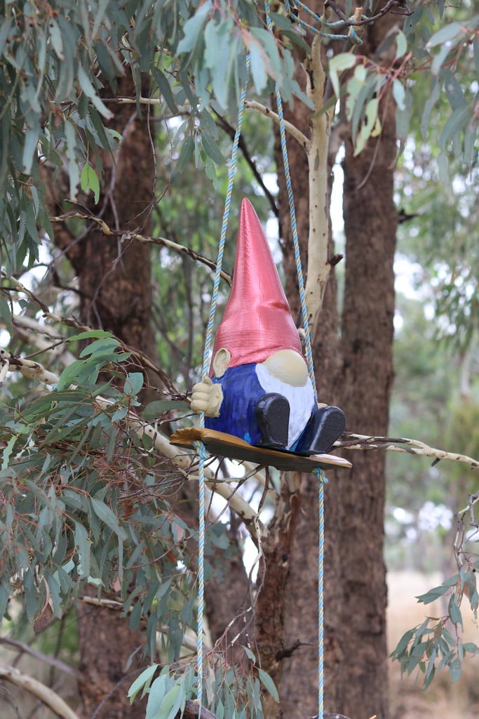 Mali vrtni patuljak od plastike